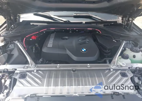 2025 BMW X3 30 xDrive z USA, uszkodzony, nr VIN 5UX53GP04S9Z59796